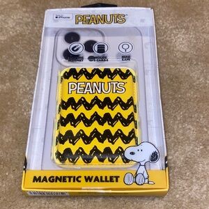 NWT!! PEANUTS— MAGNETIC WALLET